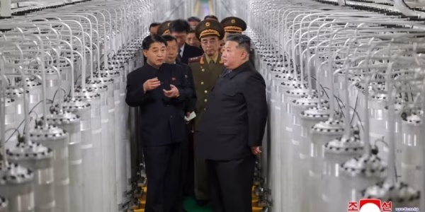 kim-jong-un-fabrica-nuclear-coreia-do-norte-e1780575063643.avif.avif